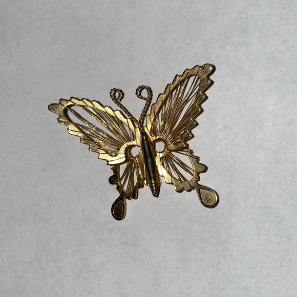 Vintage gold butterfly brooch - Picture 2 of 6